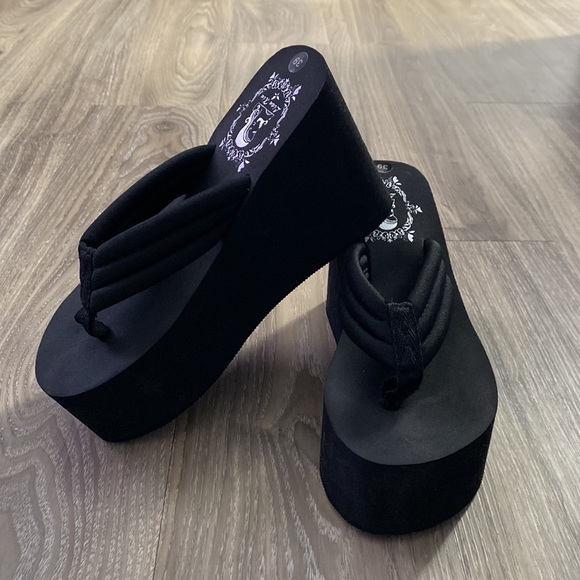 Black Platform flip flops - Picture 2 of 3